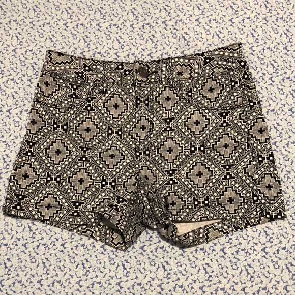 SO Black and White Patterned High-Waisted Junior’s Shorts Size: 3 - Picture 1 of 5